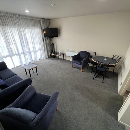 The Suites אשברטון מראה חיצוני תמונה