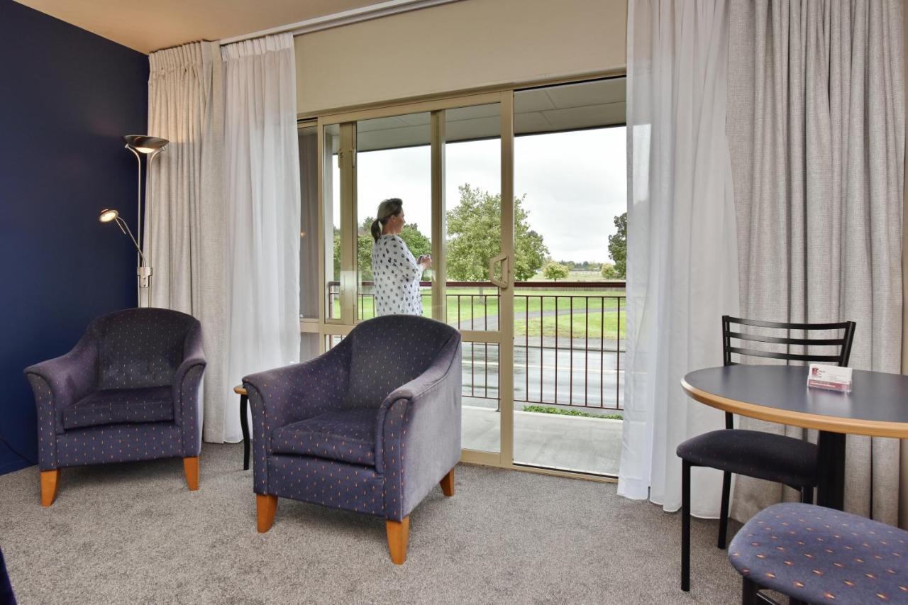 The Suites אשברטון מראה חיצוני תמונה