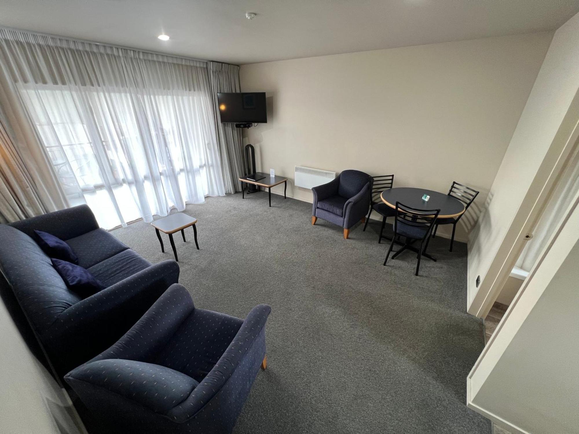 The Suites אשברטון מראה חיצוני תמונה