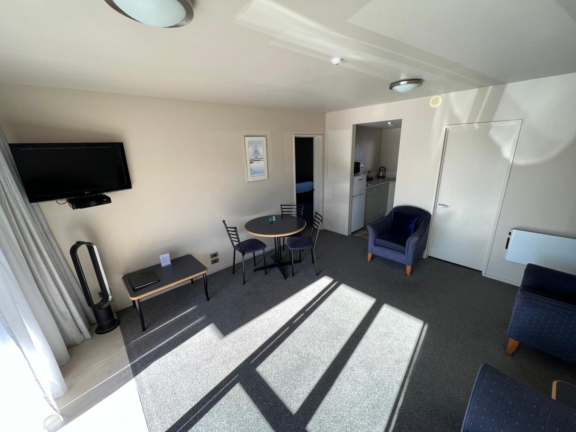The Suites אשברטון מראה חיצוני תמונה