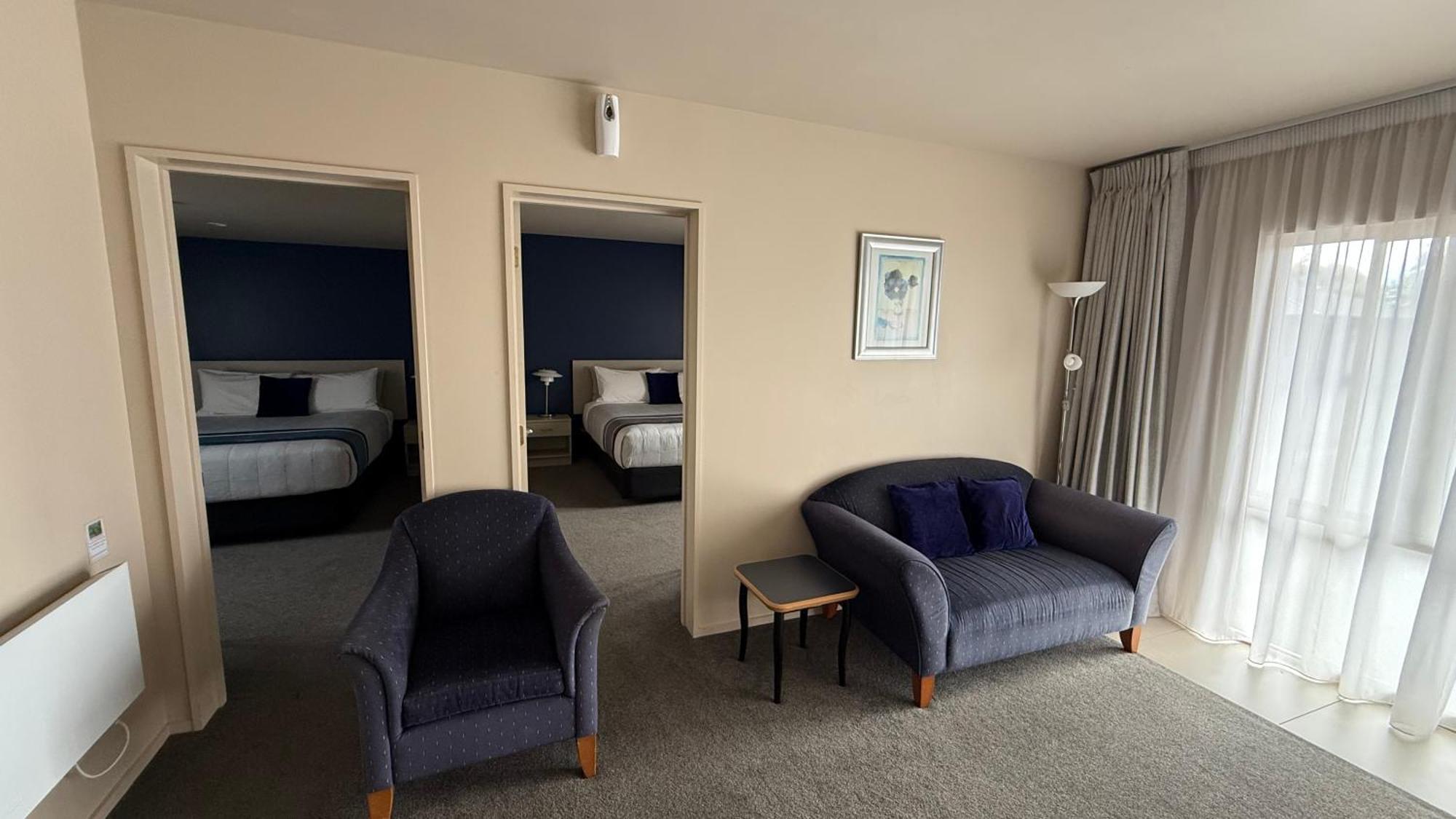 The Suites אשברטון מראה חיצוני תמונה