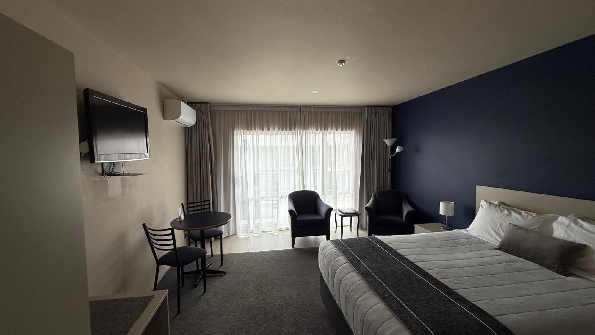 The Suites אשברטון מראה חיצוני תמונה